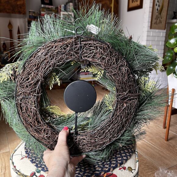 Luminara 4.5" Pillar Flameless Candle + Christmas 18" Wreath Red Berries Pines - Picture 8 of 12